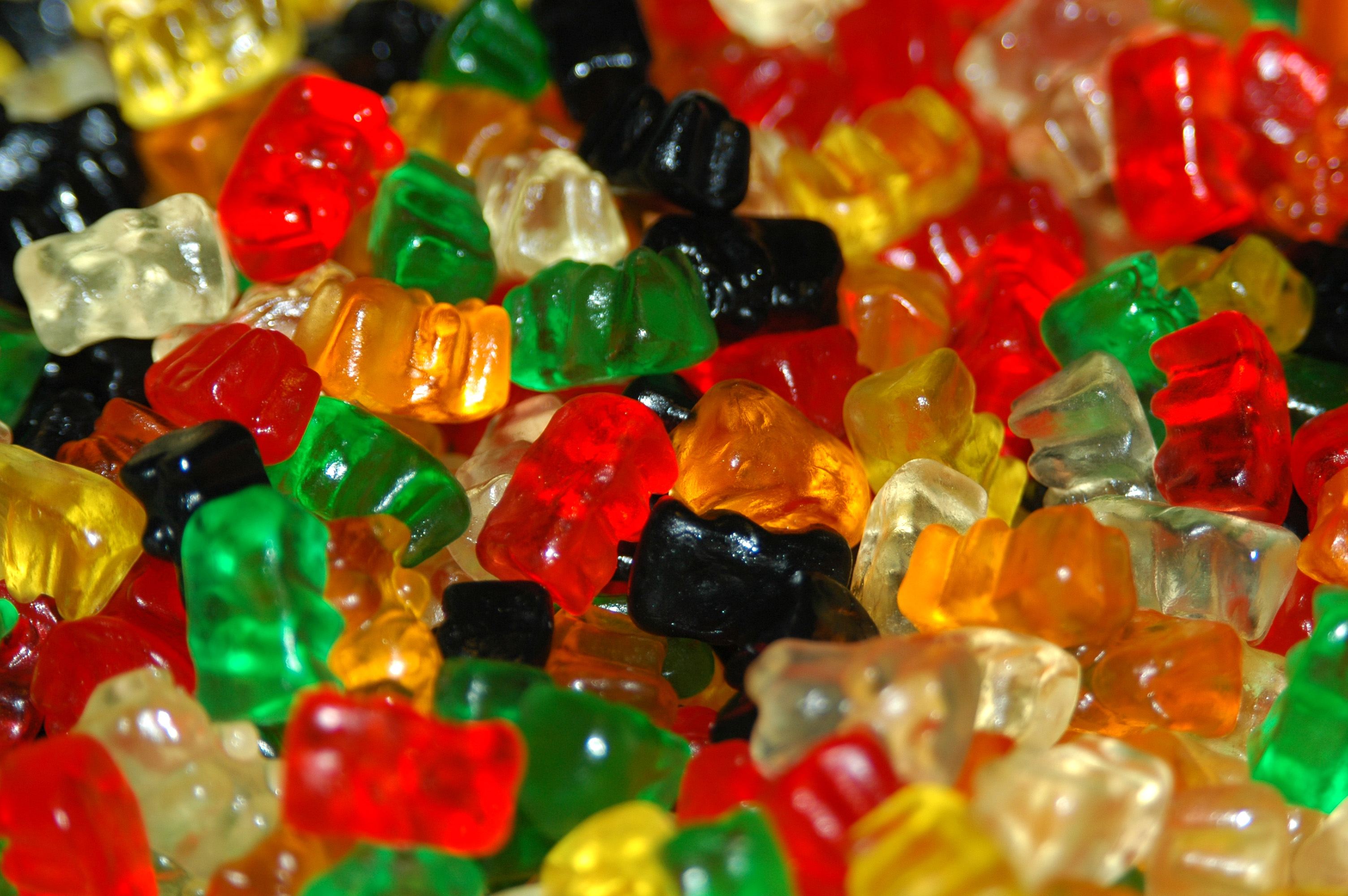 SAPEVI CHE LE CARAMELLE GOMMOSE CONTENGONO CARCASSE DI ANIMALI? - 31/03/2016