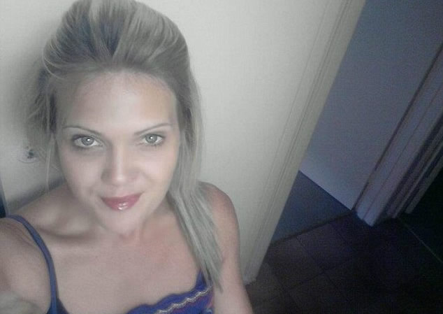 DIVENTA ANORESSICA DOPO LO CHOC: ''MIA MADRE MI HA DETTO CHE CONDIVIDIAMO LO STESSO PADRE'' - 22/09/2015