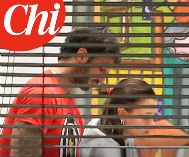 CORONA FOTOGRAFATA CON IL SUO NUOVO AMORE: UN VOLTO MOLTO CONOSCIUTO DAL PUBBLICO - FOTO - 22/09/2015