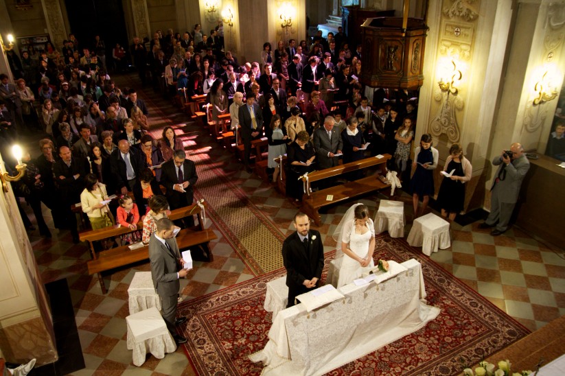 IL PADRE ACCOMPAGNA LA FIGLIA ALL'ALTARE, MA TORNA INDIETRO A PRENDERE IL PATRIGNO: ''E' ANCHE TUA'' - 01/10/2015