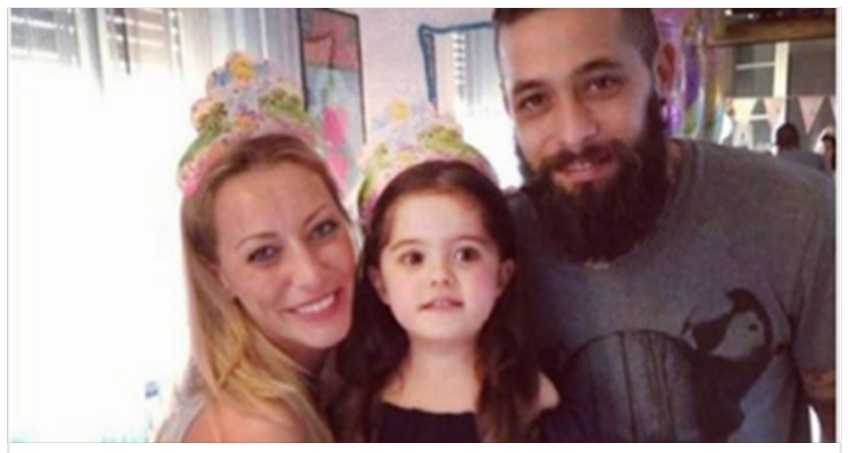 LEI E' LA FIGLIA DI KARINA CASCELLA, IN QUESTA FOTO ERA SOLO UNA BIMBA: OGGI CRESCIUTA E' BELLISSIMA - 28/11/2016