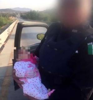NEONATA ABBANDONATA SUL CIGLIO DELLA STRADA DENTRO UNO SCATOLONE: LA POLIZIA LANCIA L'APPELLO: ''AIUTATECI A TROVARE LA FAMIGLIA'' - 25/01/2017