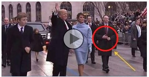 AVETE NOTATO L'INQUIETANTE DETTAGLIO DEL BRACCIO FINTO DELLA GUARDIA DEL CORPO DI TRUMP? ECCO IL MOTIVO - 25/01/2017