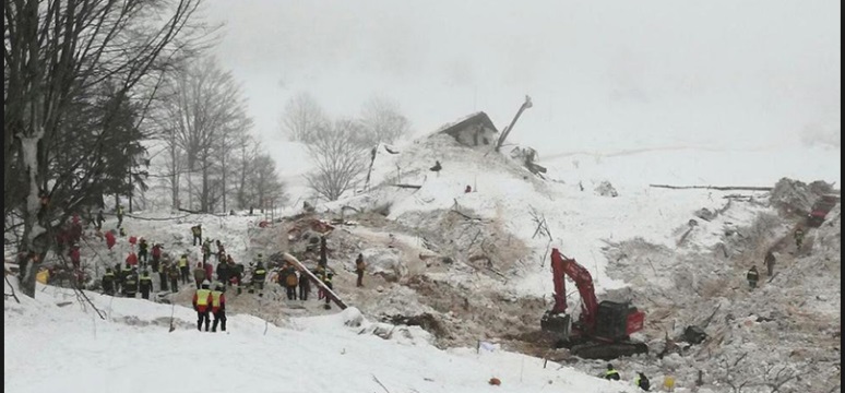 RIGOPIANO, L'HOTEL RESTITUISCE TUTTI I CORPI. I MORTI SONO 29. GLI ULTIMI, UNA DECINA, TROVATI NEL BAR - 26/01/2017