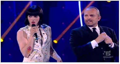 ''BIMBA E' MORTA PER UN CASTIGO DI DIVINO CONTRO MIGUEL BOSE' PERCHE' DIO ODIA GLI OMOSESSUALI'' L'ACCUSA SHOCK CONTRO IL CANTANTE - 27/01/2017