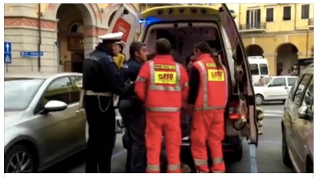 RICOVERATA D'URGENZA: L'ATTRICE IMPRECAVA MEZZA NUDA IN STRADA - LE INCREDIBILI FOTO DI COME SI SIA RIDOTTA - 30/01/2017