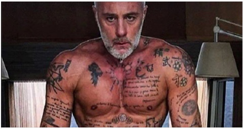 PALESTRATO E TATUATO COSI' CONOSCIAMO GIANLUCA VACCHI: MA LO AVETE MAI VISTO COM'ERA PRIMA? RESTERETE SCIOCCATI - 30/01/2017