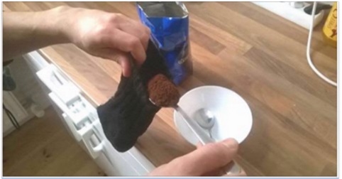 DA ADESSO IN POI RIEMPIRETE I VOSTRI CALZINI DI CAFFE': SE LO FATE PRIMA DI ANDARE A LETTO, VI SVEGLIERETE CON UNA SORPRESA - 31/01/2017