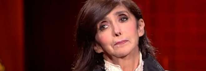 ANNA MARCHESINI CADE SUL PALCO E NON RIESCE A RIALZARSI. PORTATA VIA IN AMBULANZA - 08/03/2015