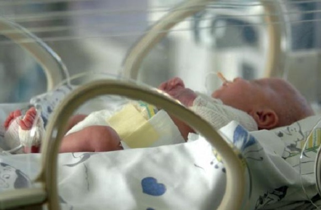 ROMA: I MEDICI HANNO FATTO CADERE LA NEONATA SUBITO DOPO IL PARTO E ORA... - 23/04/2015