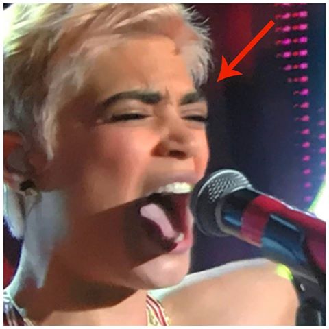 ELODIE CANTA A SANREMO MA I COMMENTI SONO CATTIVISSIMI: QUEL DETTAGLIO CHE SCATENA LA RETE - LO AVETE NOTATO? - 08/02/2017