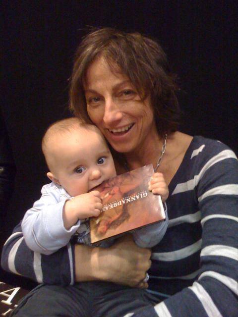 RICORDIAMO COSI' PENELOPE LA FIGLIA DI GIANNA NANNINI CHE FU SOMMERSA DALLE CRITICHE: ECCO OGGI LA SPLENDIDA BAMBINA - 08/02/2017