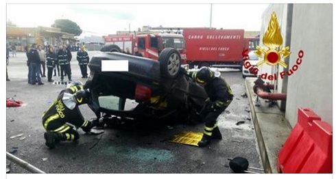 ROMA, AUTO PRECIPITA DALLA TANGENZIALE: GRAVISSIMO INCIDENTE - LA SCENA IMPRESSIONANTE - 09/02/2017
