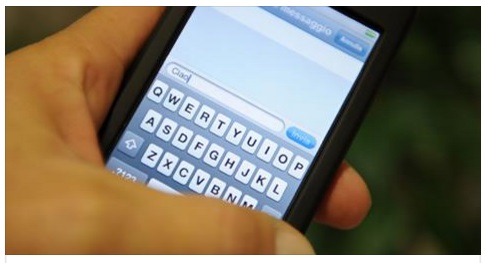 LA MOGLIE E' SOTTO I FERRI, L'ASSURDA SCOPERTA DEL MARITO SUL CELLULARE DELLA DONNA - 21/02/2017