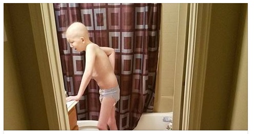 PUBBLICA FOTO DEL FIGLIO MALATO DI CANCRO: ''LUI, MIO SORRISO, MIE LACRIME, MIA VITA'' - 22/02/2017