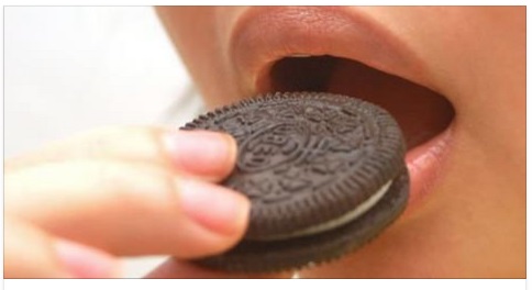CERCASI ASSAGGIATORI DI CIOCCOLATO, MILKA E OREO OFFRONO IL LAVORO PIU' ''DOLCE' DEL MONDO'' - ECCO COME CANDIDARSI - 27/02/2017