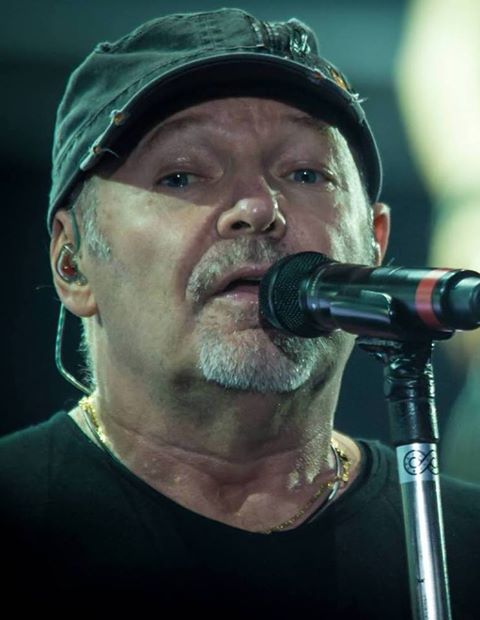 LUTTO PER VASCO ROSSI ''LO HANNO TROVATO COSI', IN UNA CAMERA D'ALBERGO'' UNA MORTE IMPROVVISA E IN CIRCOSTANZE MISTERIOSE - 28/02/2017