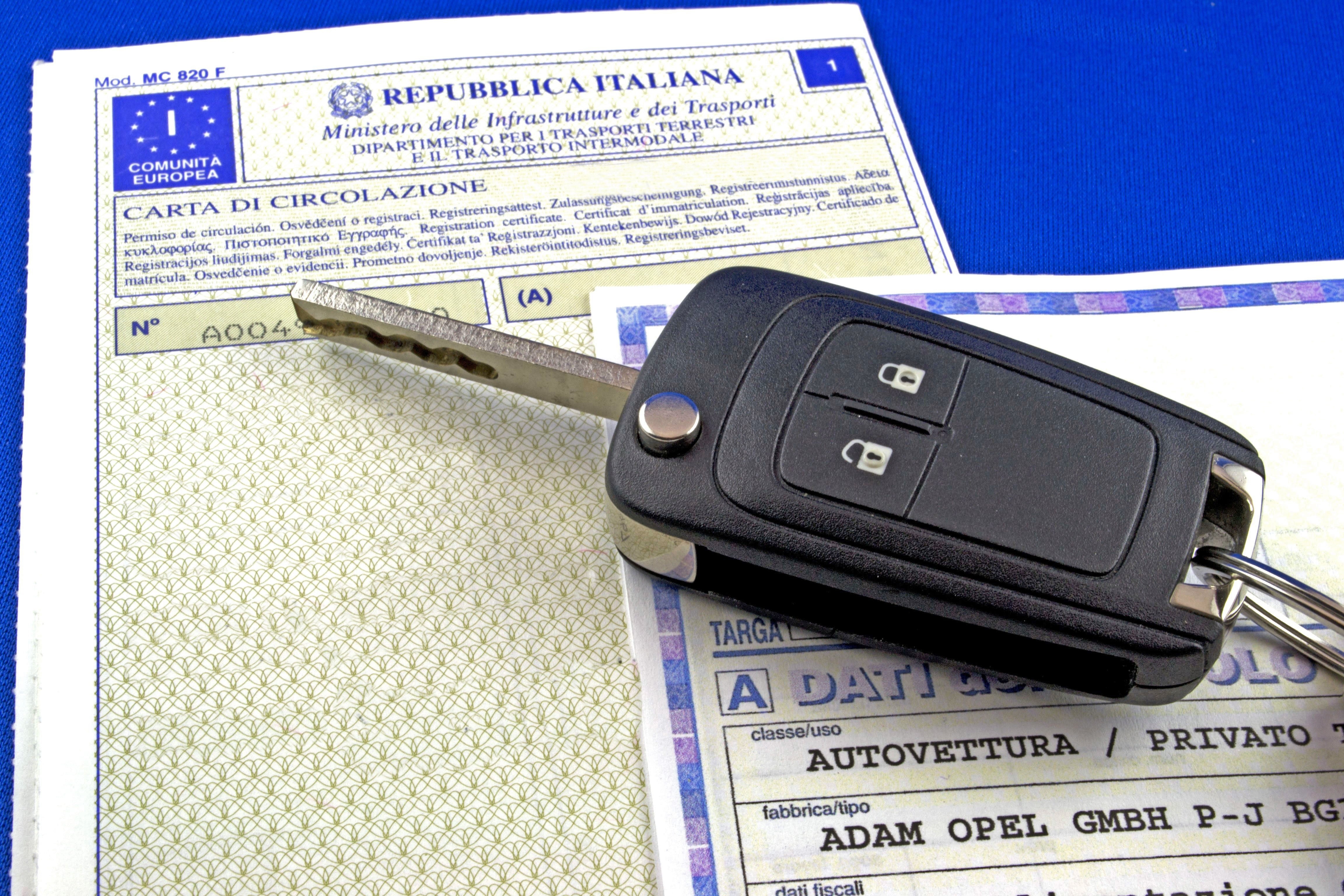 RIVOLUZIONE AUTO: ADDIO AL LIBRETTO DI CIRCOLAZIONE, ARRIVA IL DOCUMENTO UNICO. ECCO DI COSA SI TRATTA - 29/04/2015