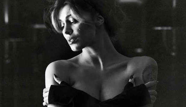 BELEN RODRIGUEZ, FOTO SEXY SU FB - GUARDA - 06/02/2013