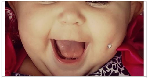 PUBBLICA UNA FOTO DELLA FIGLIA CON UN PIERCING: LA MINACCIANO DI MORTE - ECCO COS'E' SUCCESSO - 06/07/2017