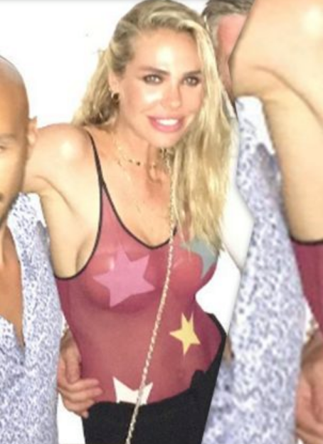 ILARY BLASI COSA COMBINI? L'ERRORE DI STILE SOTTO GLI OCCHI DI TUTTI: L'AVETE NOTATO ANCHE VOI? - 11/07/2017