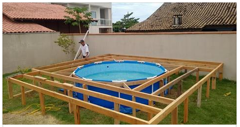 QUEST'UOMO NON PUO' PERMETTERSI UNA PISCINA: MA QUELLO CHE COSTRUISCE UN RETRO SULLA CASA E' DAVVERO IMPRESSIONANTE - 21/06/2017