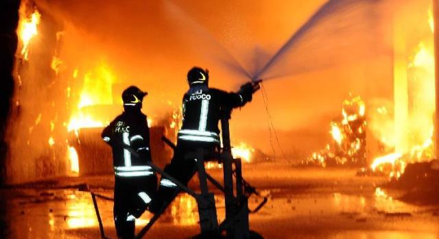 +++ ULTIM'ORA +++ : INCENDIO IN UNA SCUOLA, URLA E PANICO NELLE CLASSI. ECCO COSA STA ACCADENDO - 13/05/2015