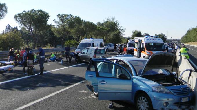 +++ ULTIM'ORA +++ : GRAVE INCIDENTE IN AUTOSTRADA, 2 MORTI E 4 FERITI. ECCO COSA E' SUCCESSO - 20/05/2015