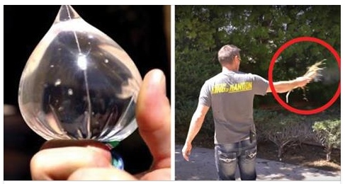QUESTO UOMO CI MOSTRA COME ACCENDERE IL FUOCO USANDO SOLTANTO UNA BUSTA DI PLASTICA: IL PROCEDIMENTO E' FACILISSIMO - VIDEO - 22/06/2017