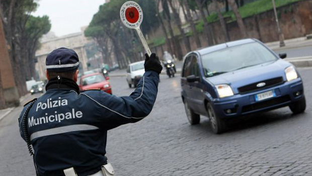 SMOG A ROMA: BLOCCO DEL TRAFFICO E TARGHE ALTERNE. ECCO LE DISPOSIZIONI PER I PROSSIMI GIORNI - 26/01/2016