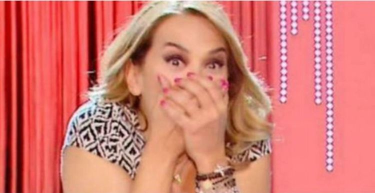 CLAMOROSA GAFFE DI BARBARA D'URSO IN DIRETTA A ''DOMENICA LIVE''. NELLO STUDIO CALA IL GELO - 31/01/2016