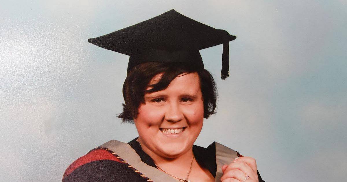 GUARDA LA FOTO DELLA LAUREA E SI METTE A DIETA: ORA E' IRRICONOSCIBILE - FOTO - 14/02/2016