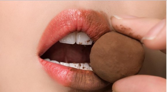 PIU' CIOCCOLATO SI MANGIA, PIU' SI E' MAGRI. L'INASPETTATA ED ASSURDA SCOPERTA - 17/02/2016
