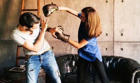 TUTTI I MOTIVI PER CUI E' FANTASTICO INNAMORARSI DI UNA RAGAZZA AGGRESSIVA - 17/02/2016
