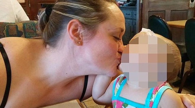 METTE LA FIGLIA DI 2 ANNI NEL FORNO: PICCOLA IN GRAVI CONDIZIONI CON USTIONI SUL 60% DEL CORPO - 21/03/2016