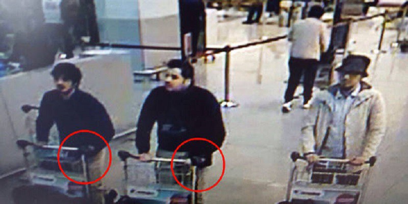 IL GUANTO E IL CARRELLO: COSI' I TERRORISTI HANNO FATTO ESPLODERE GLI ORDIGNI - FOTO - 22/03/2016