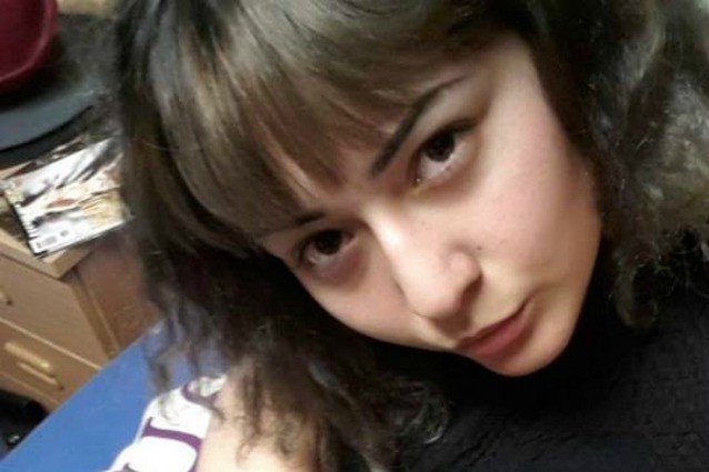 NON SI DEPILA DA 8 ANNI IN NESSUNA PARTE DEL CORPO. ECCOLA DECIDE DI MOSTRARSI AL MONDO - 31/03/2016