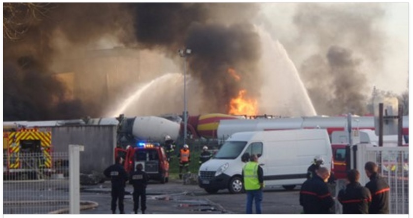 BORDEAUX, DUE ESPLOSIONI POI UN ENORME INCENDIO: CI SONO FERITI - 03/04/2016