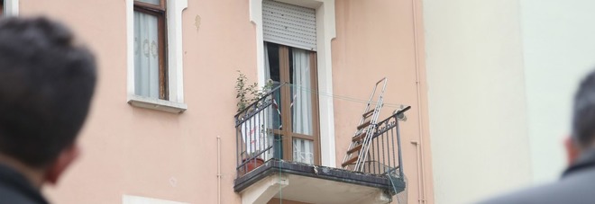ESCE PER ANDARE A FUMARE, LA RINGHIERA CEDE E LUI MUORE: POI LA TRISTE VERITA' - 10/04/2016