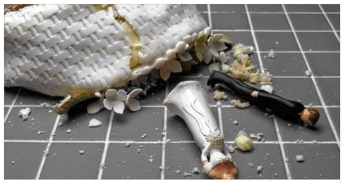 NOZZE CON RISSA, MARITO E MOGLIE SI PICCHIANO: LUI HA IL NASO ROTTO, LEI GRAFFI E LIVIDI - ECCO COS'E' ACCADUTO - 26/06/2017