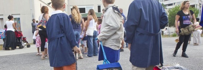 ROMA SHOCK - BIMBO DISABILE VIOLENTATO A SCUOLA. ''PASSAVA TROPPO TEMPO IN BAGNO'' - 10/03/2016