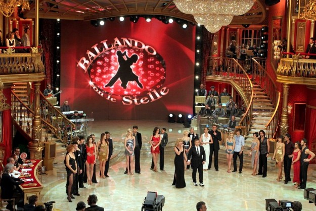DIETRO LE QUINTE A ''BALLANDO CON LE STELLE'' VOLANO TESTATE: PRIMA LA RABBIA, POI L'INFERMERIA - 10/03/2016