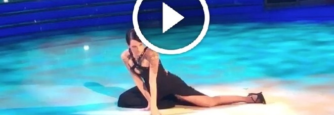 BALLANDO CON LE STELLE, L'ESIBIZIONE A SORPRESA DI ASIA ARGENTO E' INASPETTATA - 13/03/2016