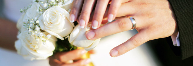 LASCIA 130 EURO COME REGALO DI NOZZE, LA SPOSA GLI SCRIVE: ''NON POTEVI DARE DI PIU'?'' - 13/05/2016