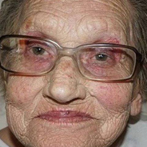 LA NONNA 80ENNE CHIEDE ALLA NIPOTE DI TRUCCARLA, IL RISULTATO FINALE LASCIA SENZA PAROLE - GUARDA - 08/05/2016
