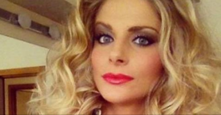 FRANCESCA CIPRIANI TROVA UN POKEMON NEL SENO. ECCO LA FOTO CHE HA FATTO IMPAZZIRE IL WEB - 21/07/2016
