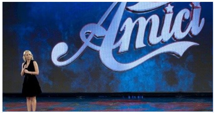 COLPACCIO DI MARIA DE FILIPPI PER AMICI 2017: COME QUARTO GIUDICE ARRIVA L'ATTORE DEL MOMENTO - FAN IN DELIRIO - 09/03/2017
