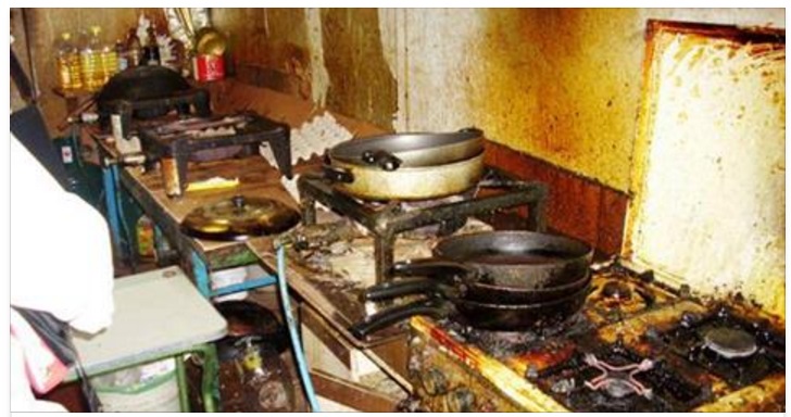 QUALCOSA DI RIPUGNANTE NELLA CUCINA DEL RISTORANTE CINESE: ''QUANTE STORIE, NON VEDE CHE SONO MORTI?'' - 25/03/2017