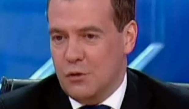 FUORI ONDA DI MEDVEDEV: 'GLI ALIENI SONO TRA NOI'. PERPLESSI I GIORNALISTI - VIDEO - 06/01/2013