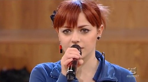 La famosa cantante di Amici ha rischiato di morire, il padre l'ha salvata - 10/03/2013